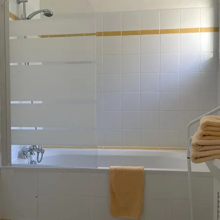 Comfortable Pour La Detente Au Mas La Magdelaine 3*