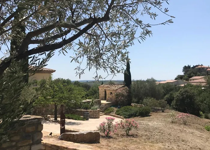 Comfortable Pour La Detente Au Mas La Magdelaine Bed & Breakfast