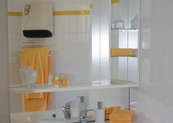 Comfortable Pour La Detente Au Mas La Magdelaine Bed & Breakfast