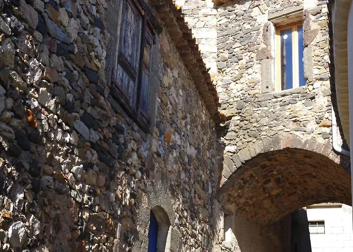 Comfortable Pour La Detente Au Mas La Magdelaine Bed & Breakfast